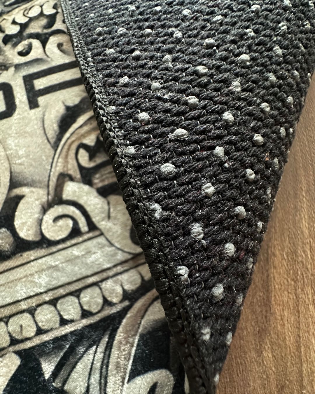 Porsche Concept X Antique - Heykel Motifli Halı