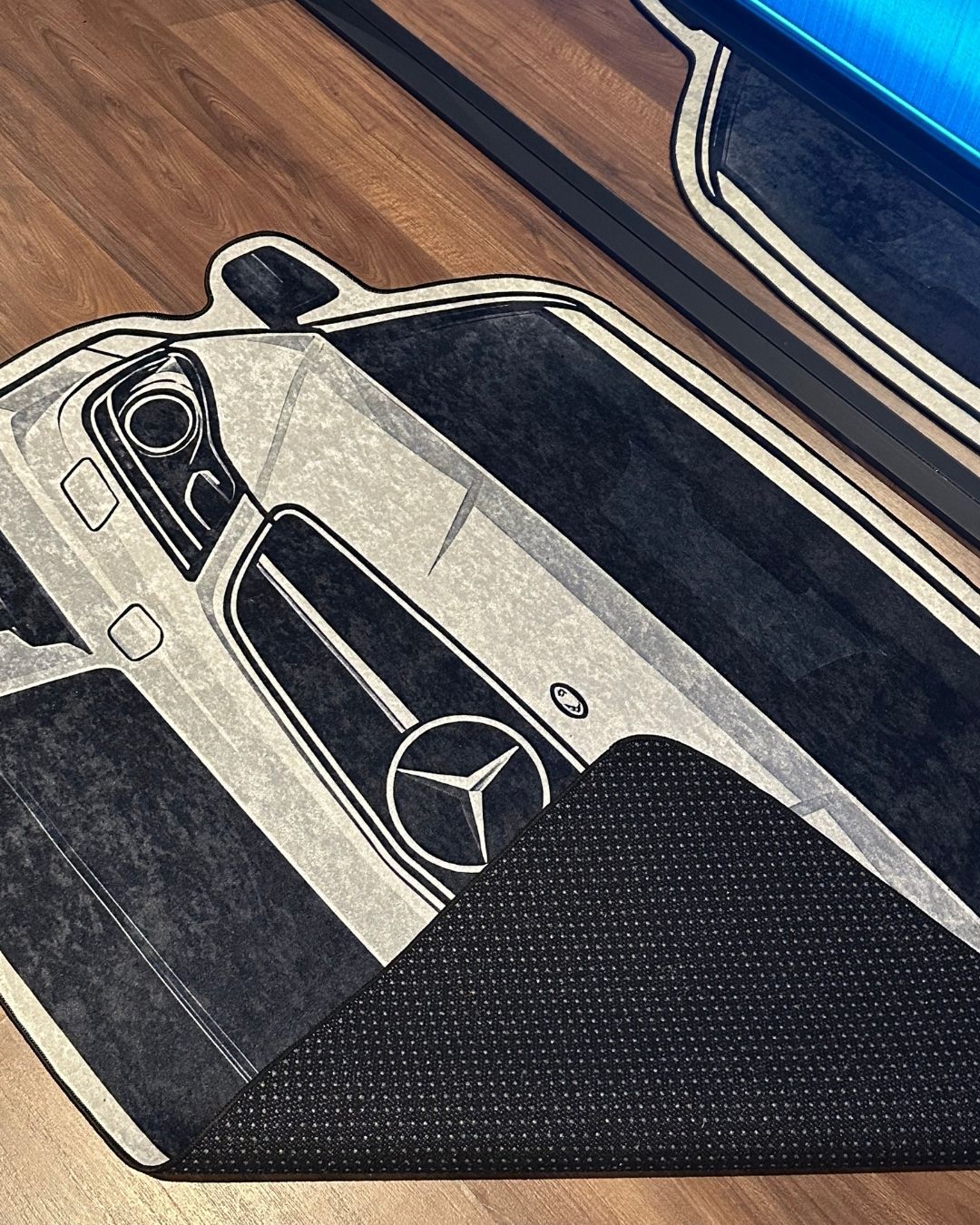 Mercedes C63 AMG - Özel Tasarım Halı