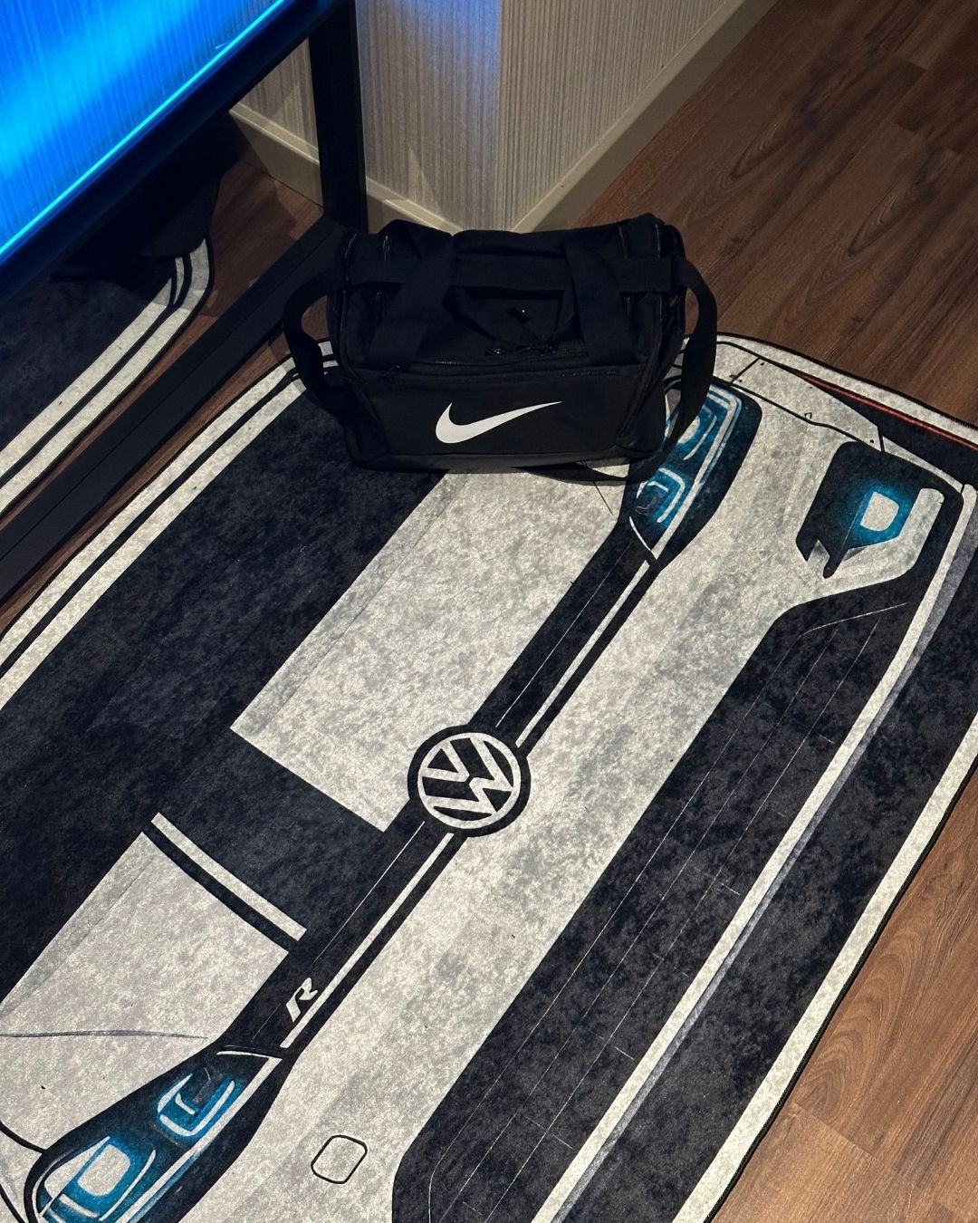 VW Golf R Line - Özel Tasarım Halı