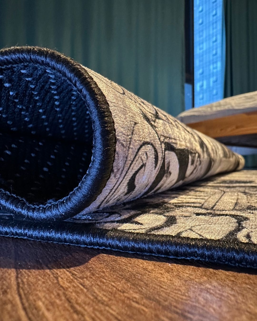 Porsche Concept X Antique - Heykel Motifli Halı