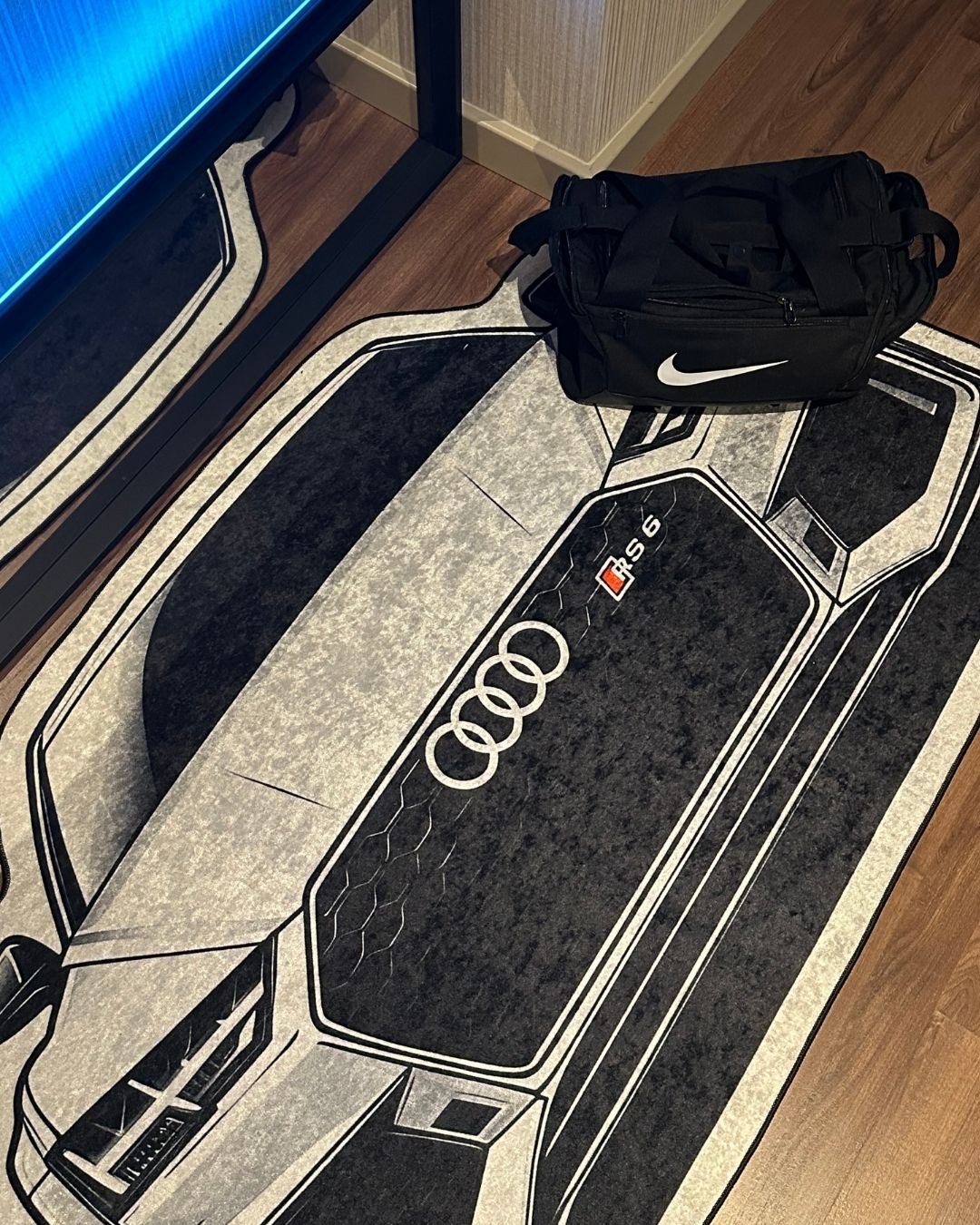 Audi RS6 - Özel Tasarım Halı