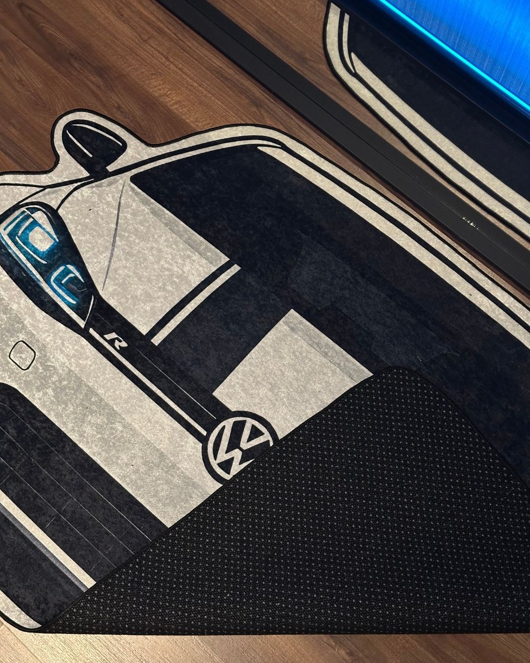 VW Golf R Line - Özel Tasarım Halı