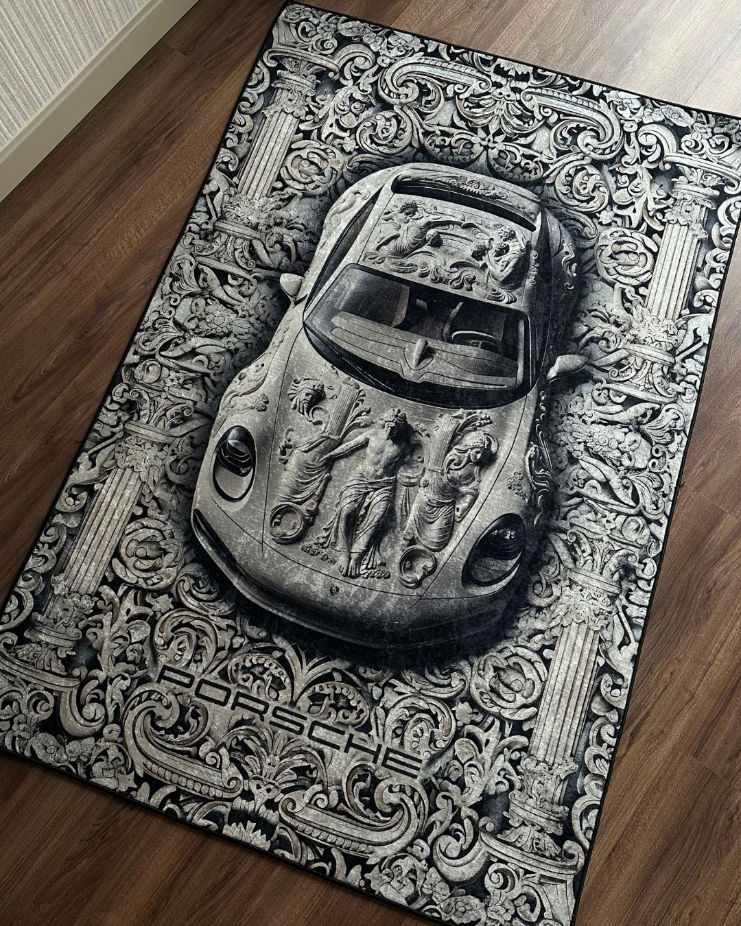 Porsche Concept X Antique - Heykel Motifli Halı